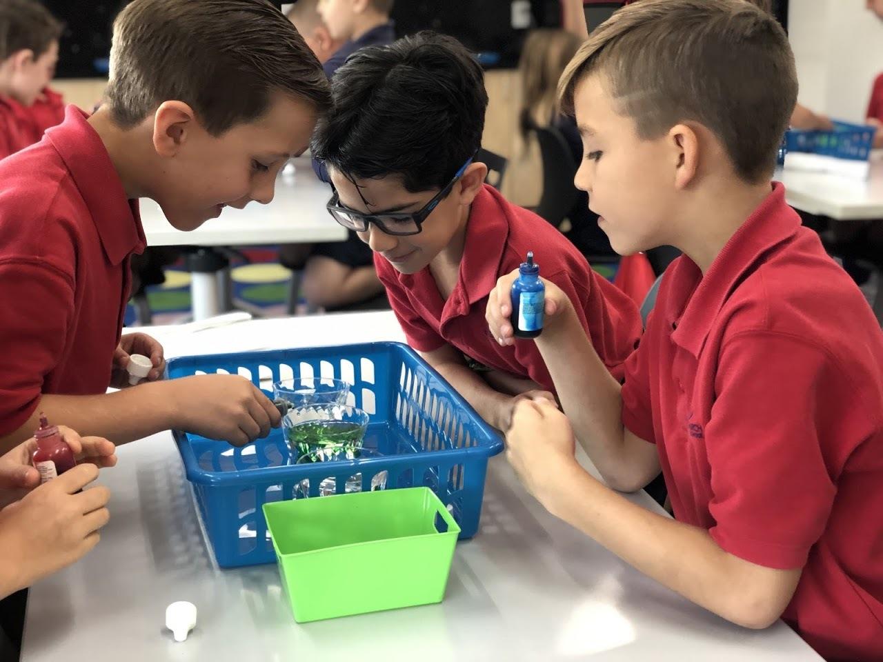 CCS STORIES New Thinkers We are an ever-curious 1st Grader building an inventive solution to his class project. We are a passionate teacher adapting her classroom style to advances in neuroscience. We are a selfless alumnus mentoring his peers at Florida’s best middle school. We are a creative alumna expressing her art on the big screen. We are an entrepreneurial parent growing a business and raising a family. We are Christ Church School and we are all New Thinkers. Every day, in ways both modest and monumental, our new thinking transforms the world.